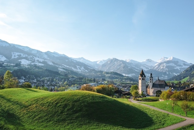 10 Airports That Are Destinations Themselves